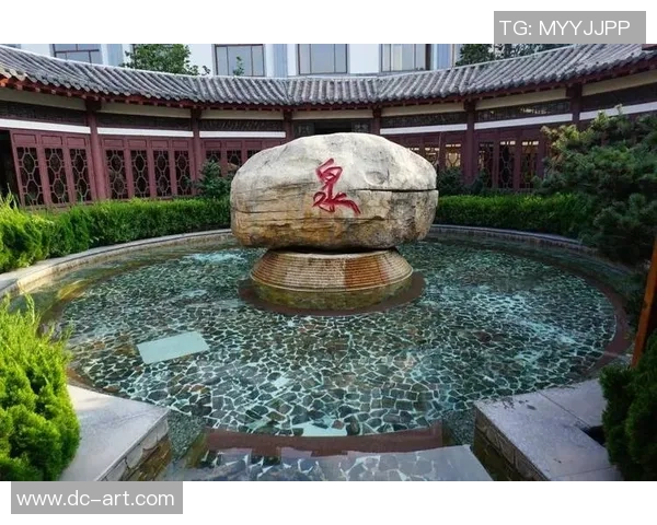 温泉与泳装完美结合，享受舒适与时尚的双重体验