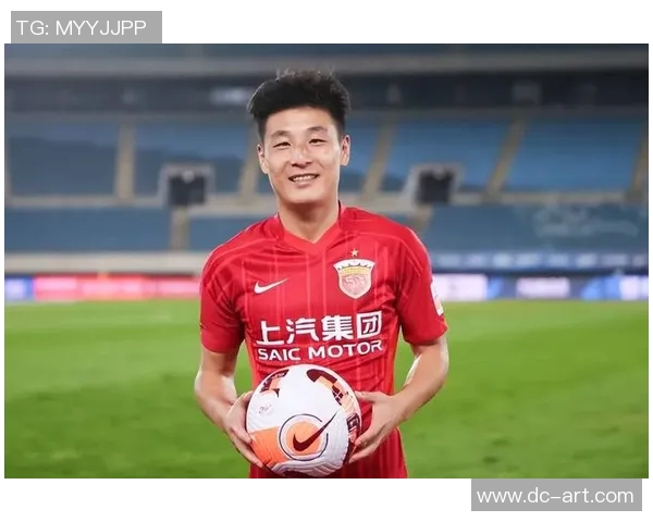 中国足球历史上的十大明星球员及其辉煌成就回顾与分析 中国足球历史上的十大明星球员及其辉煌成就回顾与分析
